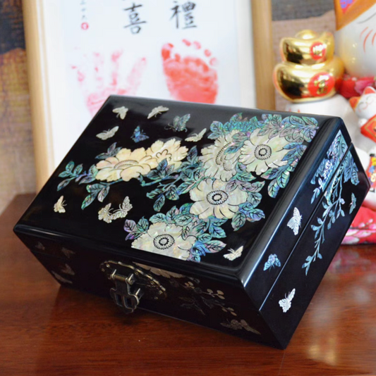 Handcrafted Heritage Lacquered Mother-of-Pearl Jewelry Box – “Butterflies & Peonies” | Hand-Polished Chinese Lacquerware with Deep-Sea Abalone Inlay